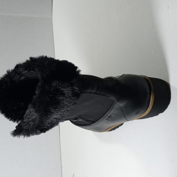 Boot - Picture 2 of 4